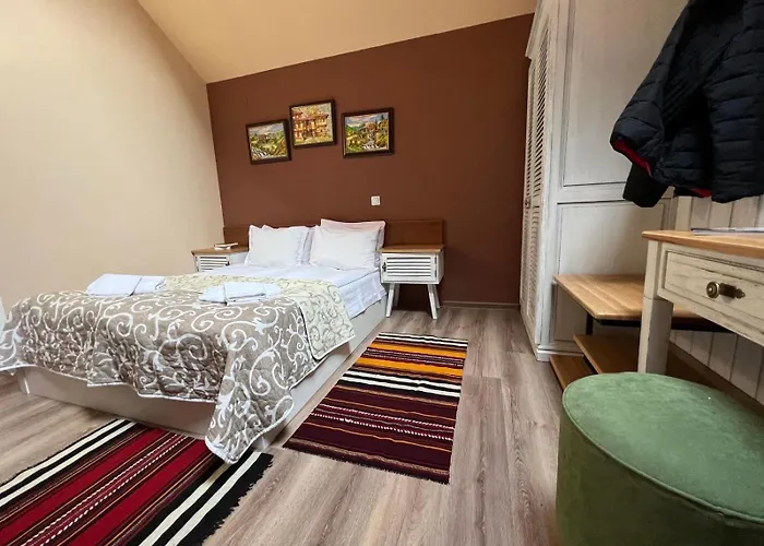 Granat Gondola Next To Lift Bansko